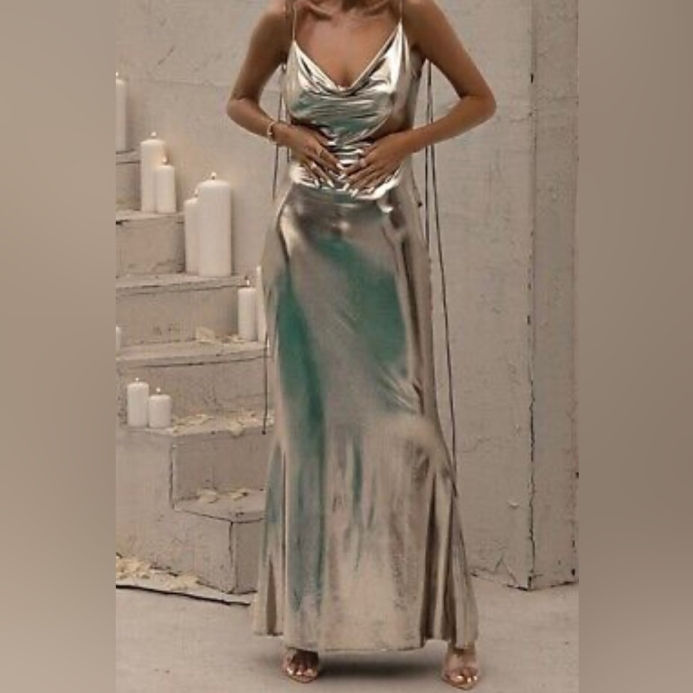 NEW Woman gold backless dress. Size S